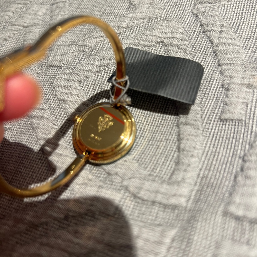 Women’s Gucci watch/ gold with changeable colors. - Picture 9 of 9